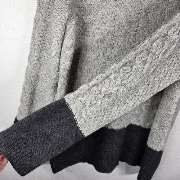 Vince Grey Colorblock Cable Knit Crewneck Sweater Size M Yak & Wool Blend - Picture 8 of 16